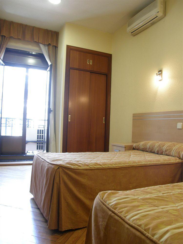 Hostal Avenida Madrid Kültér fotó